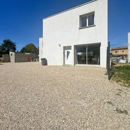 Pensión Maison C Saint-Jean-de-Thurigneux